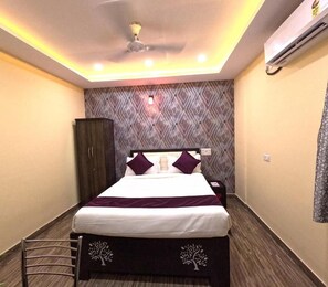 Premium bedding, soundproofing, free WiFi, bed sheets