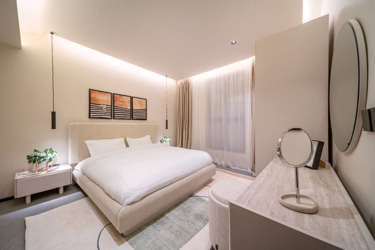 2 bedrooms, individually decorated, individually furnished