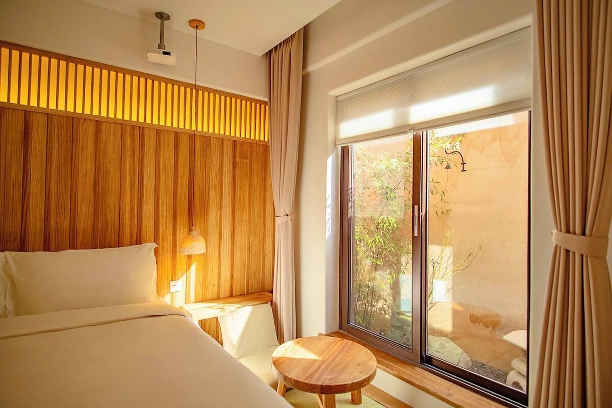 Chambre Double, vue cour intérieure