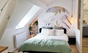 1 bedroom, desk, iron/ironing board, free WiFi - Studio Hagaki, postcard view of Grenoble, train station and streetcar 200m away, Netflix (Grenoble)