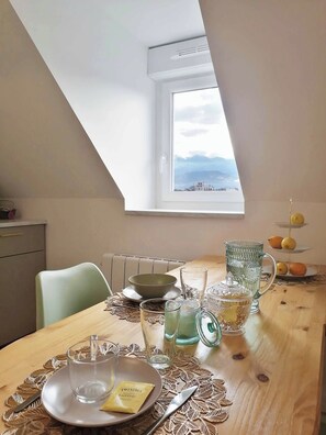 Dining - Studio Hagaki, postcard view of Grenoble, train station and streetcar 200m away, Netflix (Grenoble)