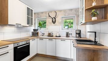 KylskÄp, mikrovÄgsugn, ugn och spishÀll