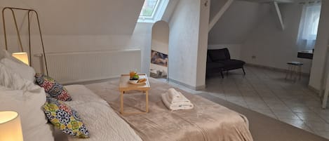 4 bedrooms, free WiFi, bed sheets