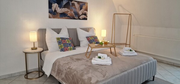 4 chambres, bureau, Wi-Fi gratuit, draps fournis