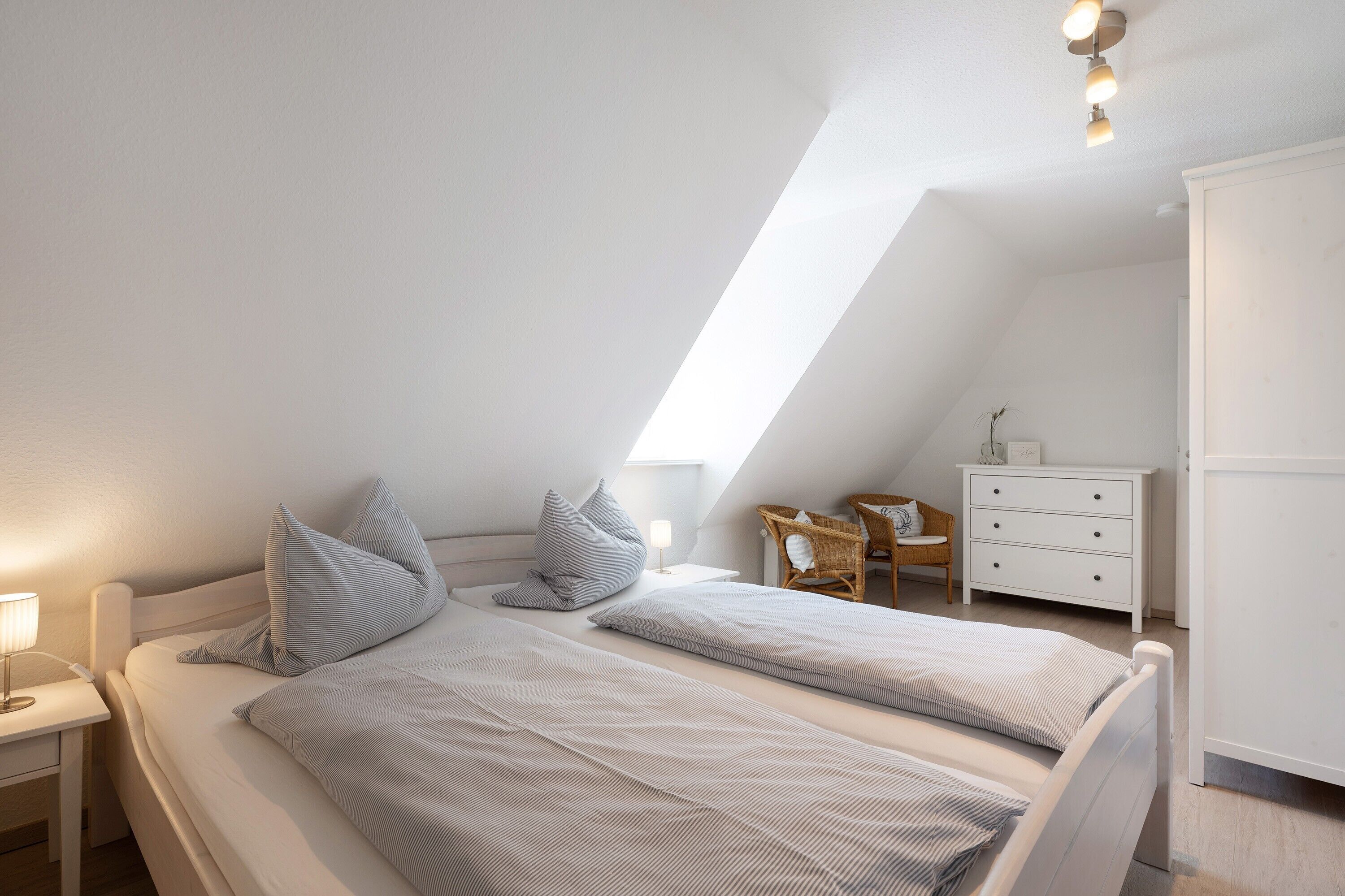 2 habitaciones, tabla de planchar con plancha y wifi gratis 