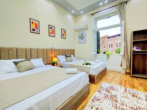 3 bedrooms, desk, laptop workspace, blackout drapes