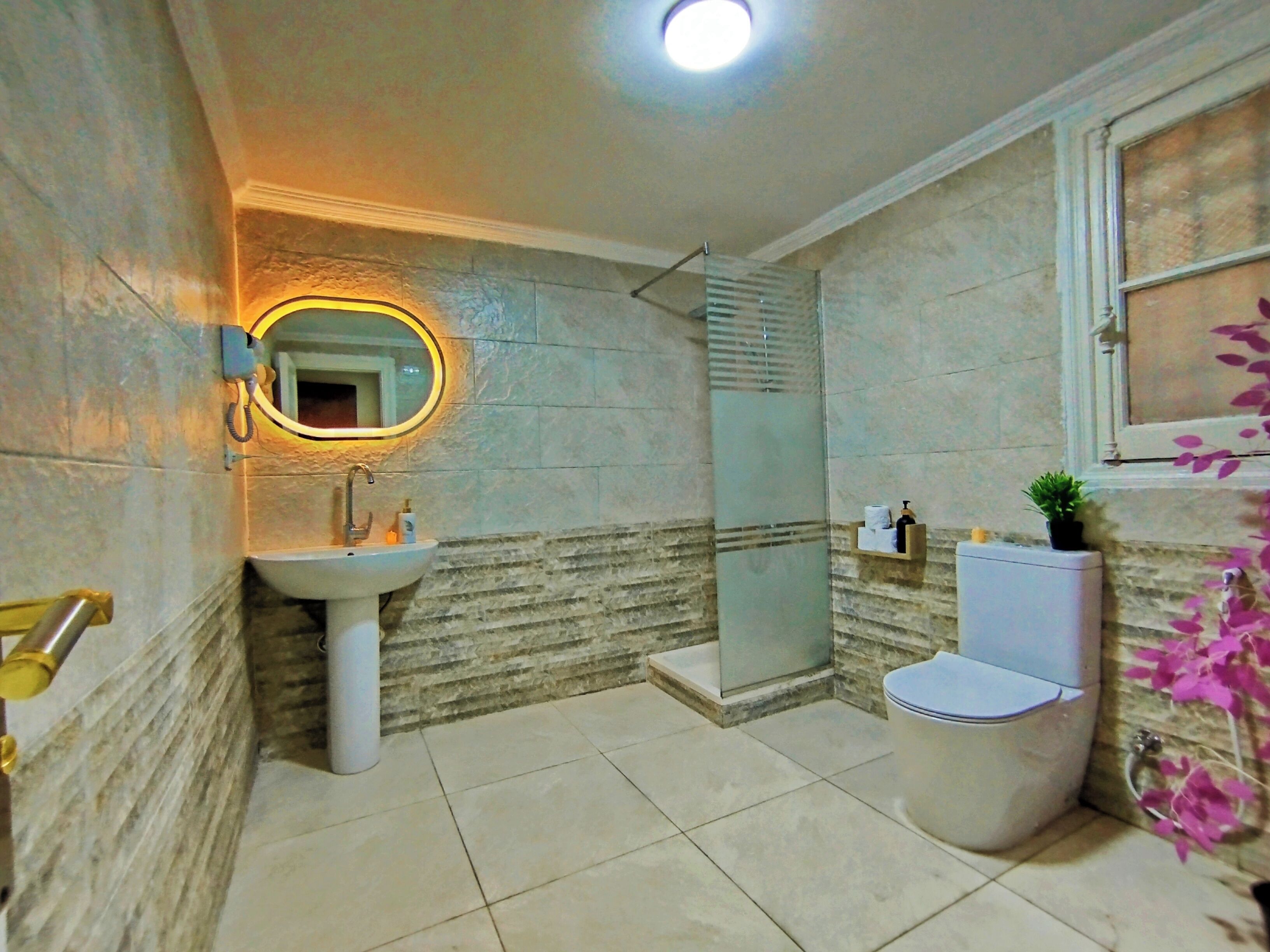 3 bedrooms, premium bedding, desk, laptop workspace