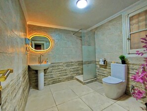 3 bedrooms, premium bedding, desk, laptop workspace - Royal Central Home in Cairo (Cairo)