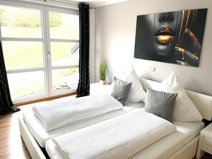 1 bedroom, free WiFi, bed sheets - Apartment 'Osserblick Galerie' with Mountain View, Private Garden and Wi-Fi (Lohberg)