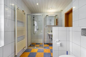 Een douche, een haardroger, handdoeken