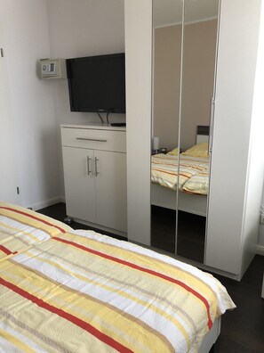 1 bedroom, iron/ironing board, free WiFi