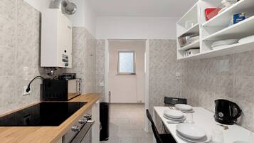 Kühlschrank, Mikrowelle, Geschirrspüler