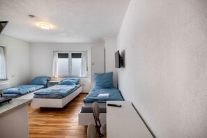 1 bedroom, free WiFi, bed sheets