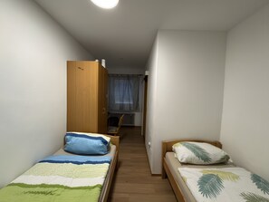 1 bedroom, free WiFi, bed sheets - Room 'Zimmer 8' with Wi-Fi (Berg-Weiler)