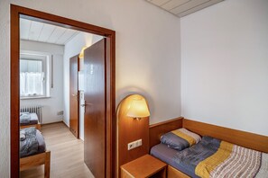 1 bedroom, free WiFi, bed sheets - Room 'Zimmer 10' with Wi-Fi (Berg-Weiler)