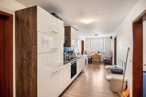 Fridge, microwave, stovetop, coffee/tea maker - Room 'Zimmer 11' with Wi-Fi (Berg-Weiler)
