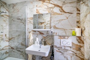 Shower, hair dryer, towels