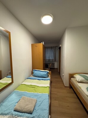 1 bedroom, free WiFi, bed sheets - Room 'Zimmer 9' with Wi-Fi (Berg-Weiler)