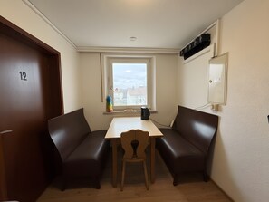 Dining - Room 'Zimmer 12' with Wi-Fi (Berg-Weiler)