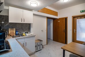 Fridge, microwave, stovetop, coffee/tea maker