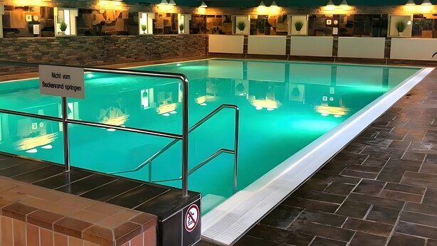 An indoor swimming pool with a sign indicating it is not for swimming. - Apartment 'Das Spatzennest' with Sauna, Mountain Views & Private Terrace (Bad Harzburg)