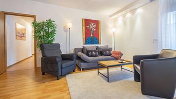 Fernseher, Tischtennisplatte