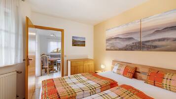 2 bedrooms, desk, free WiFi, bed sheets