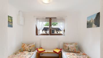 2 Schlafzimmer, Bügeleisen/Bügelbrett, Bettwäsche
