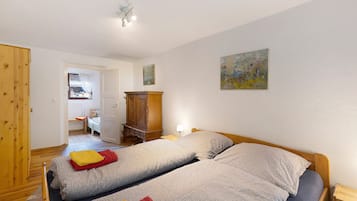 2 Schlafzimmer, Bügeleisen/Bügelbrett, Bettwäsche