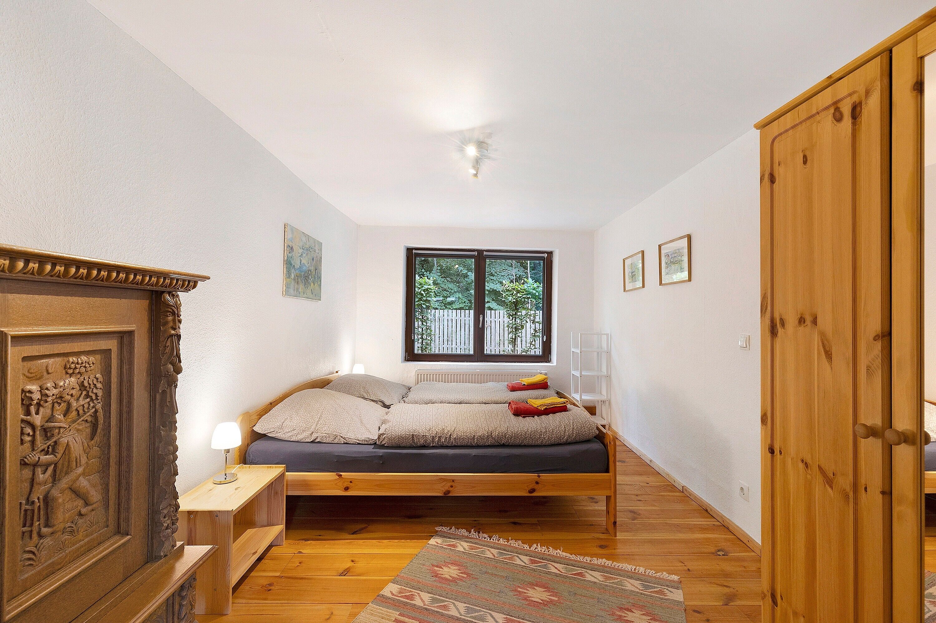 2 bedrooms, iron/ironing board, bed sheets