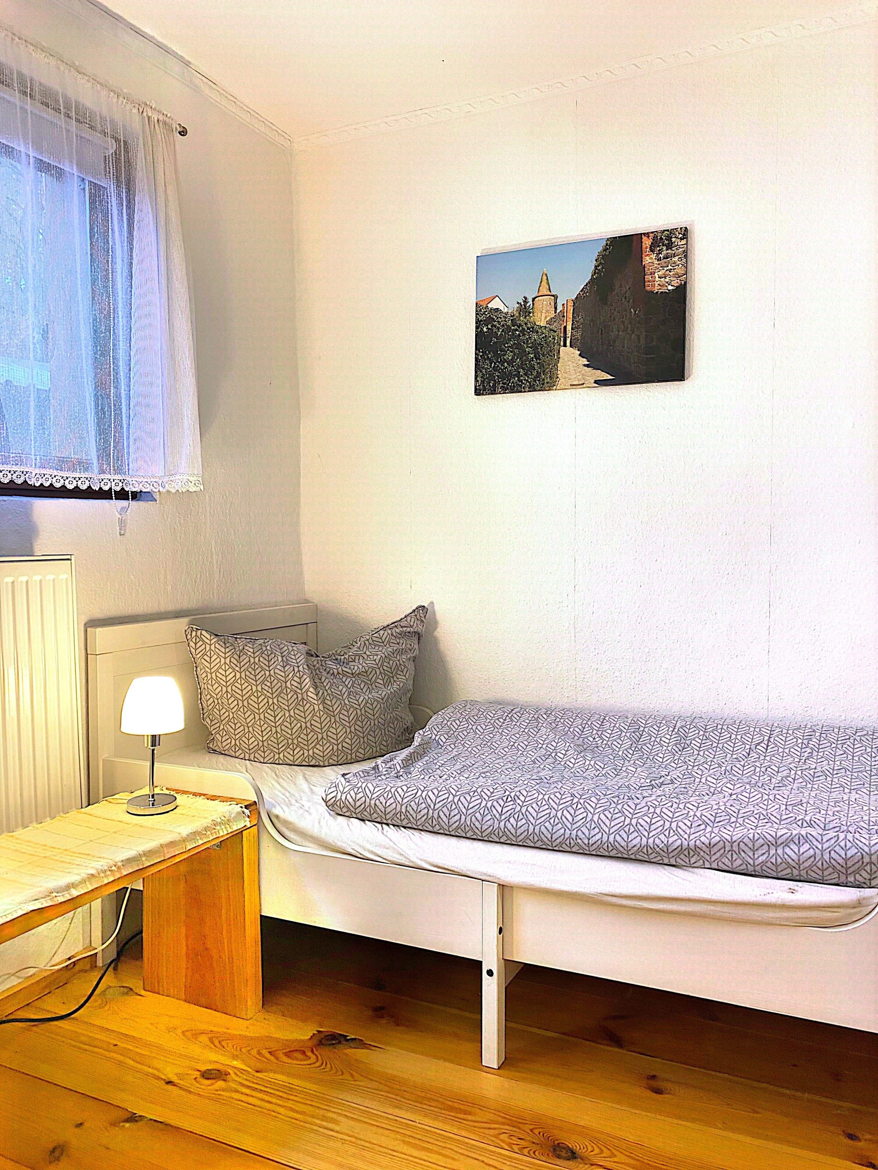 2 bedrooms, iron/ironing board, bed sheets