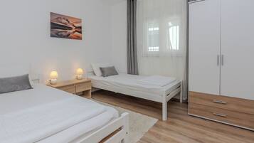 Comfort-Haus, Poolblick | 2 Schlafzimmer, Bügeleisen/Bügelbrett, kostenlose Babybetten