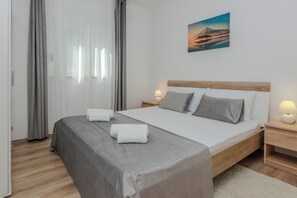 Comfort House, Pool View - Holiday home Ella (Privlaka)