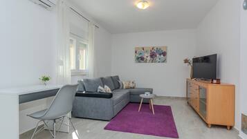 Maison Confort, vue piscine | Coin séjour