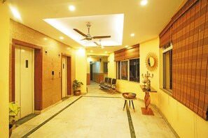 Exterior - Hotel Samrat (Kolkata)