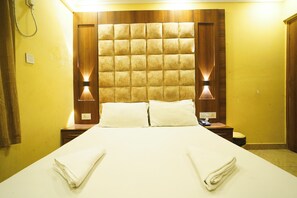 Deluxe Room | Desk, free WiFi - Hotel Samrat (Kolkata)