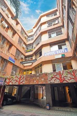 Front of property - Hotel Samrat (Kolkata)