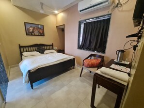 Deluxe Room - Krishna Niwas The Heritage House (Abu Road)