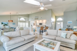 TV - Almost Heaven! Large Beachfront Home, Incredible Views, 2 Level Deck, Fire Pit, $300 in Free Tickets (Ponte Vedra Beach)