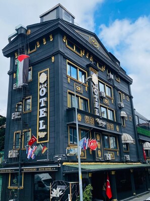 Front of property - Montenegro Suit Hotel (Eyup)