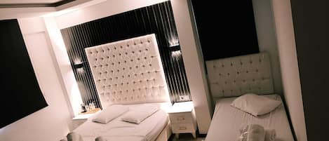 Family Room | Laptop workspace, free WiFi