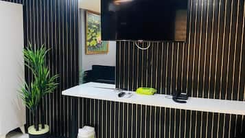 Luxury Studio Suite | Laptop workspace, free WiFi