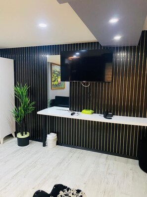 Laptop workspace, free WiFi - Montenegro Suit Hotel (Eyup)