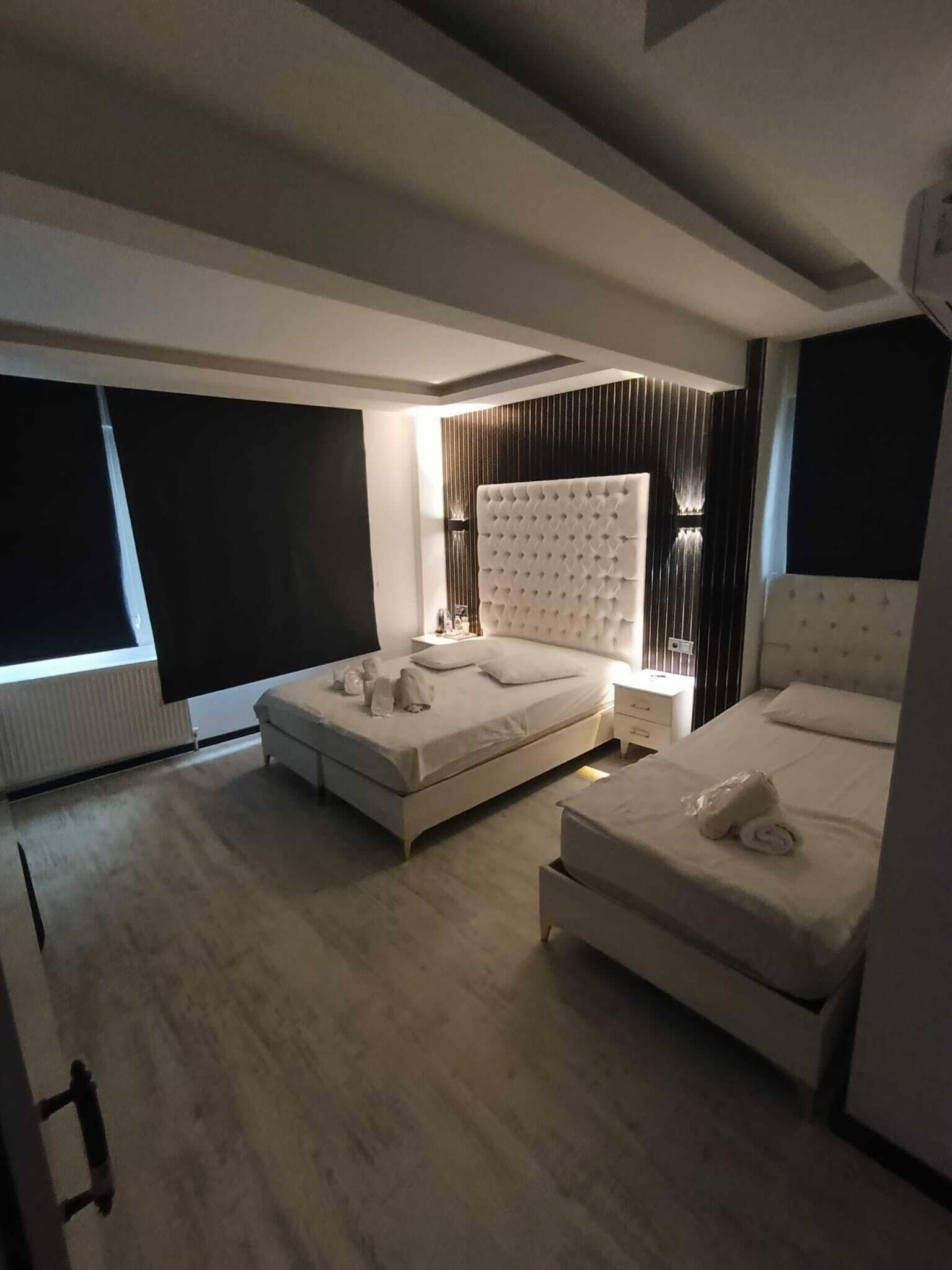 Family Room | Laptop workspace, free WiFi