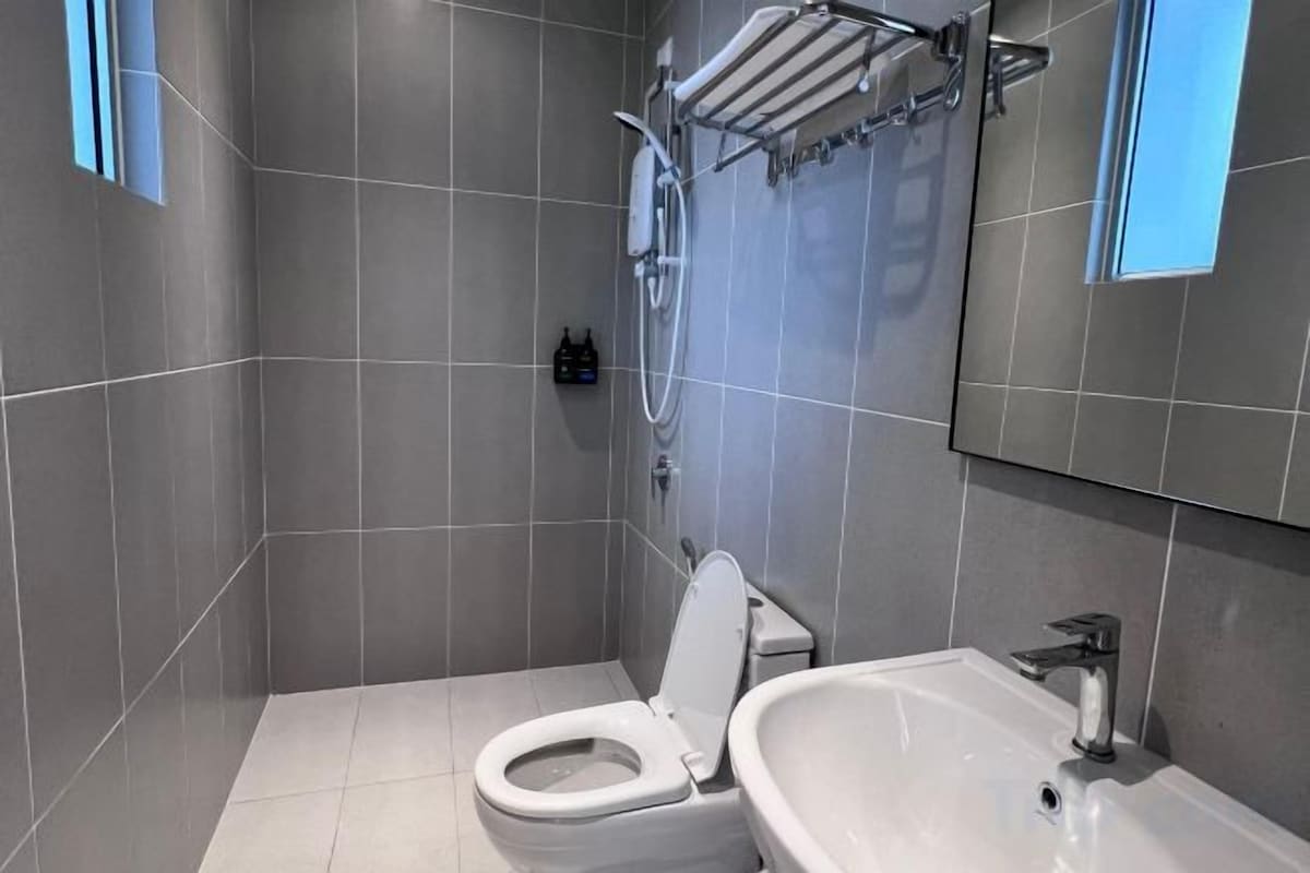 Shower, free toiletries, towels, soap