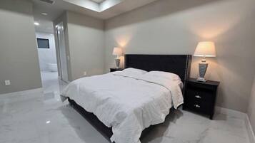 4 bedrooms, iron/ironing board, free WiFi, bed sheets