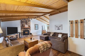 智能電視、壁爐、電子遊戲、足球機