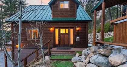 Denton by AvantStay | Hot Tub, Enclosed Deck w/ Fire Pit | Near Skiing & Lake!