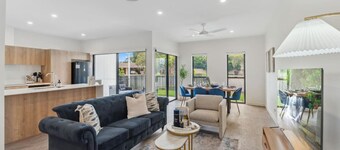 BrandNew Modern 4BR House w/Parking/Yard/Mall/Park