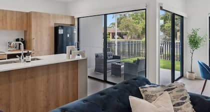 BrandNew Modern 4BR House w/Parking/Yard/Mall/Park